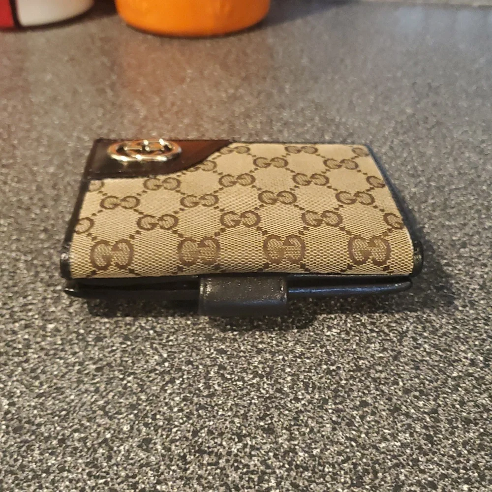 Gucci wallet monogram